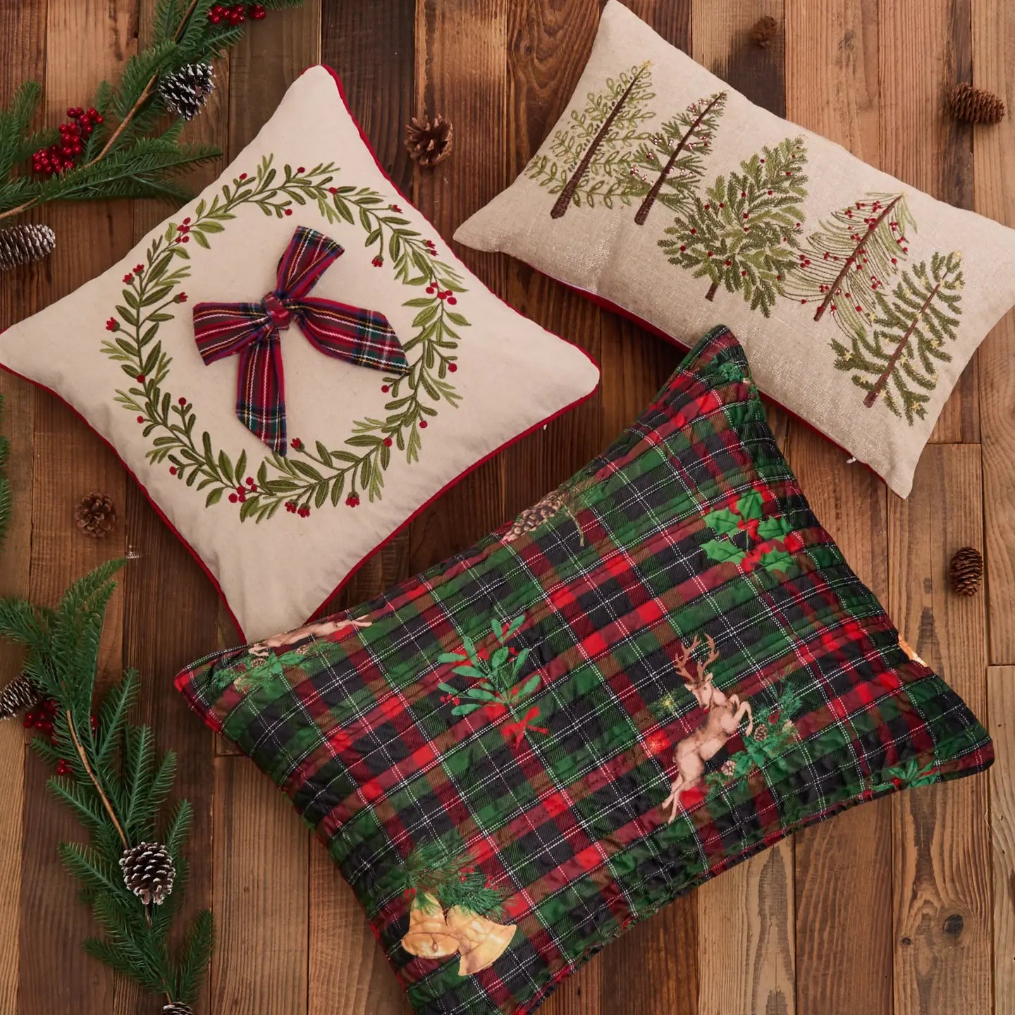Merry Tartan Bow Pillow With Wreath