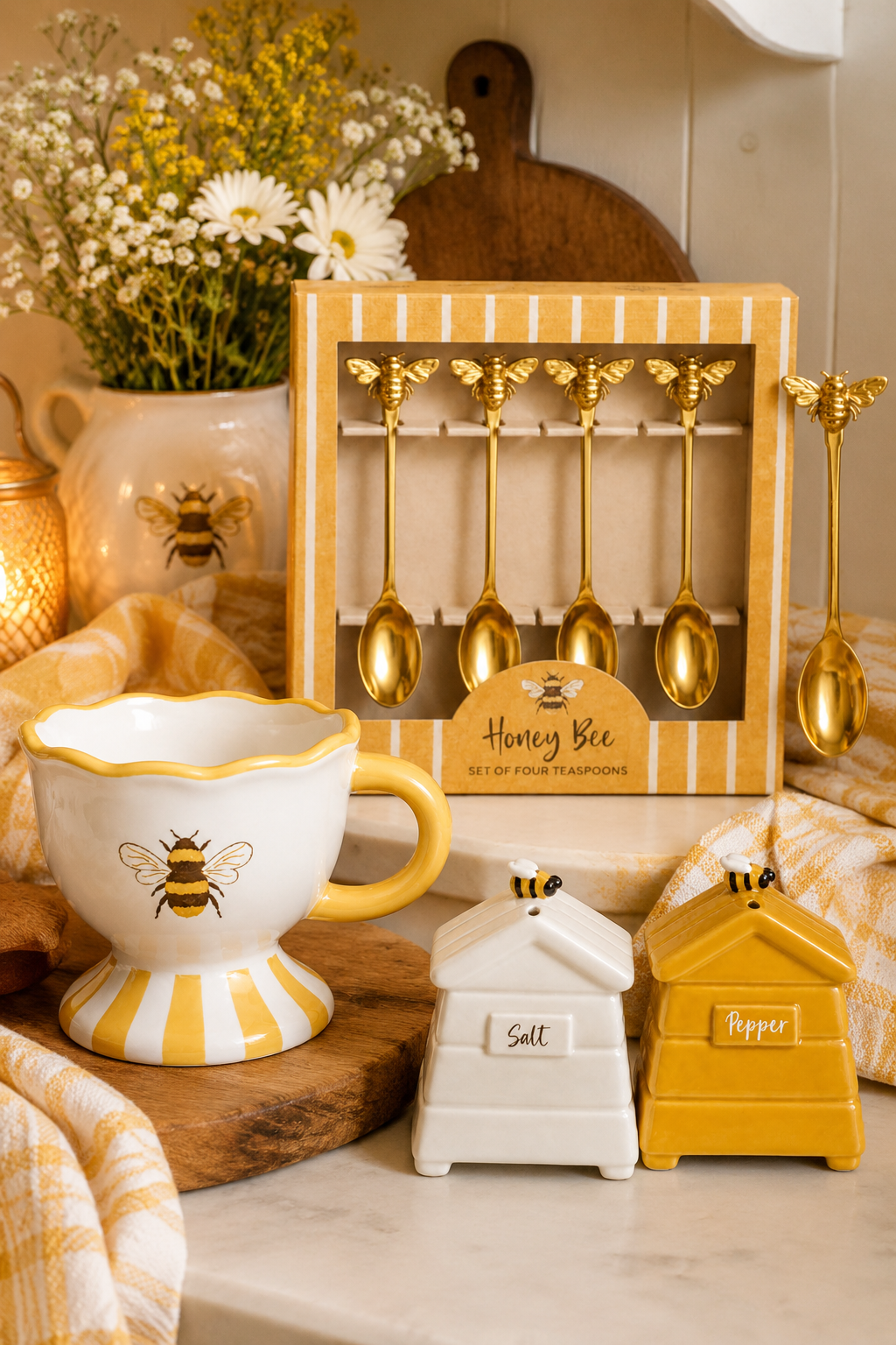 PRE ORDER - Honey Bee Ceramic Salt & Pepper Set - 2026 OCTOBER ARRIVAL