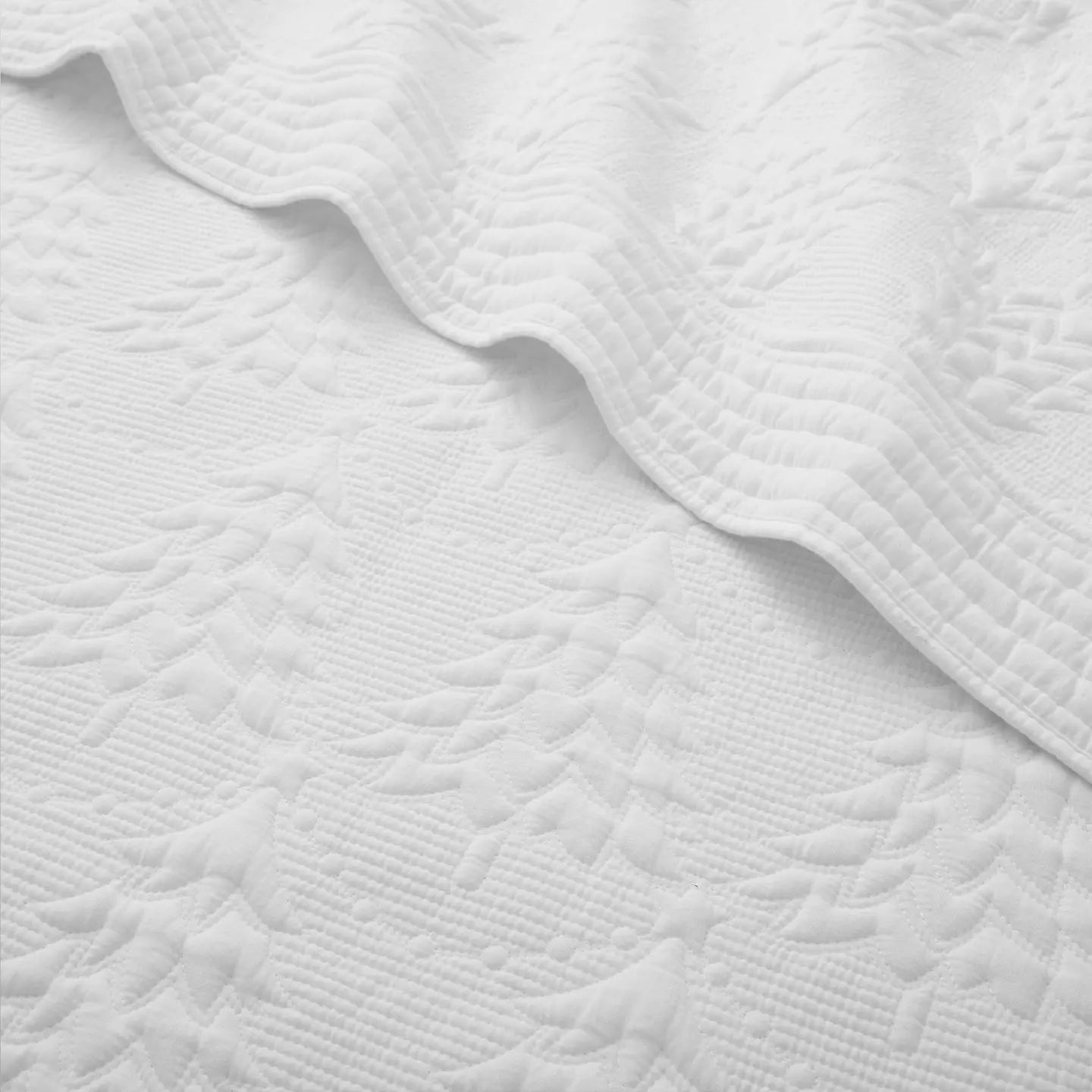 Winter White Christmas Tree Quilted Throw