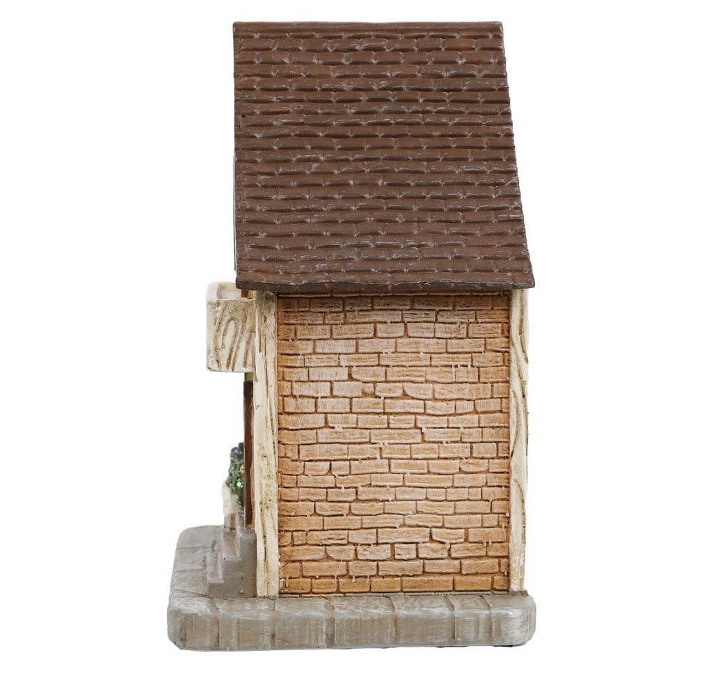 PRE ORDER - Resin Light Up Family Village House - 2026 OCTOBER ARRIVAL